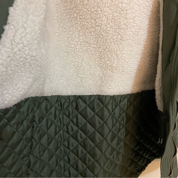 American eagle faux fur hooded sherpa lined quitted army green parka size M - Picture 8 of 15